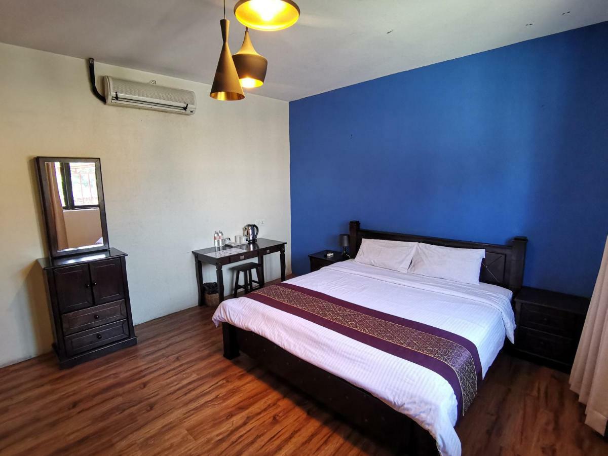 8 Boutique By The Sea Otel Tanjung Tokong Dış mekan fotoğraf